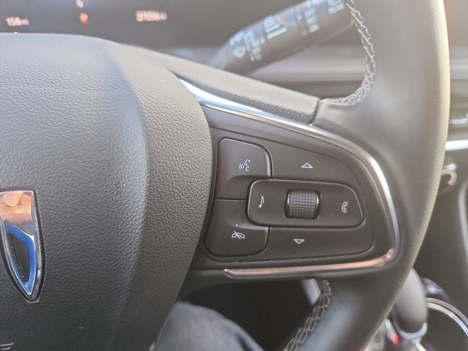 Used 2025 Buick Encore GX Preferred image 16