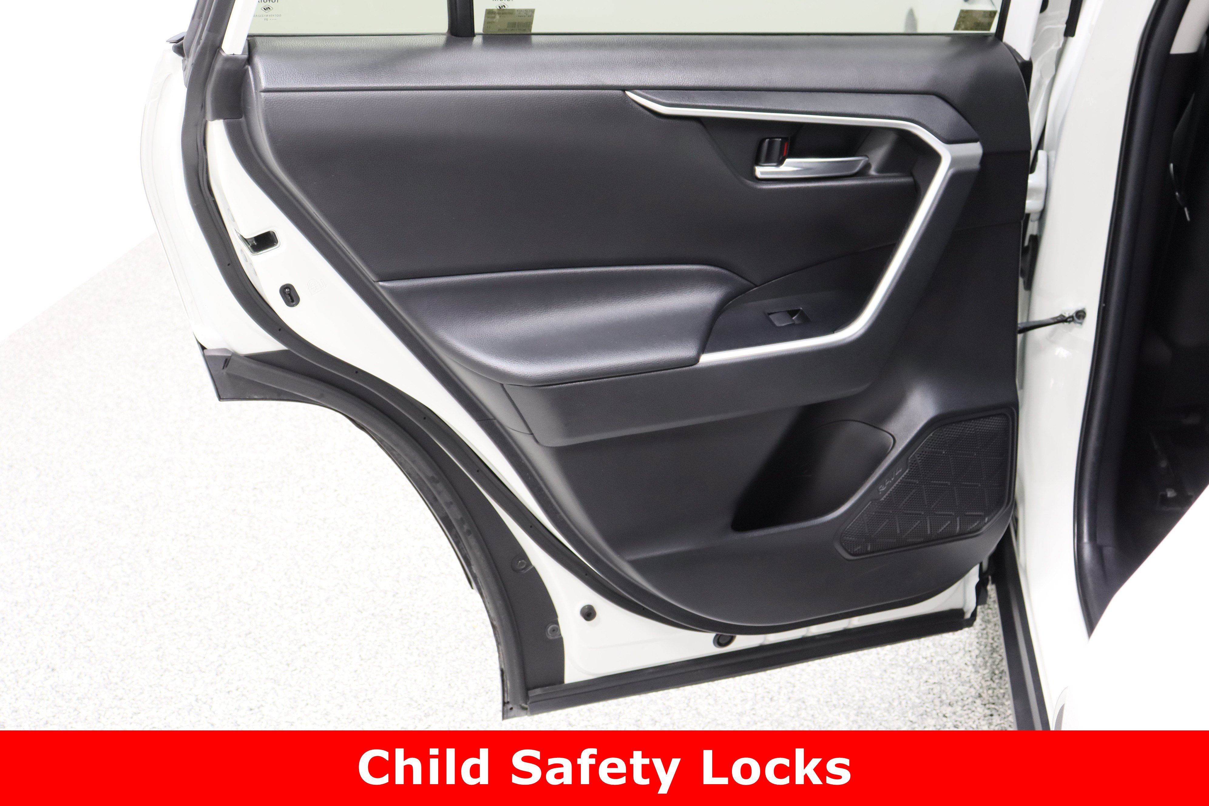 Used 2021 Toyota RAV4 XLE w/ Carpet Mat Package (TMS) image 26