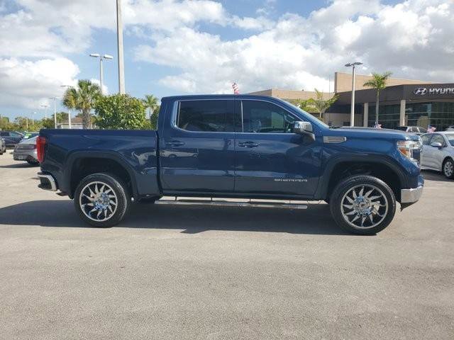 Used 2020 GMC Sierra 1500 SLE w/ SLE Value Package image 4