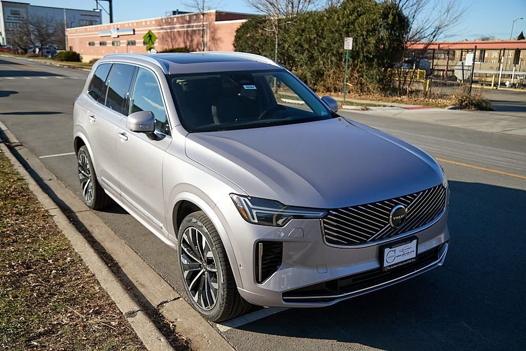 New 2026 Volvo XC90 B6 Plus w/ Protection Package image 3