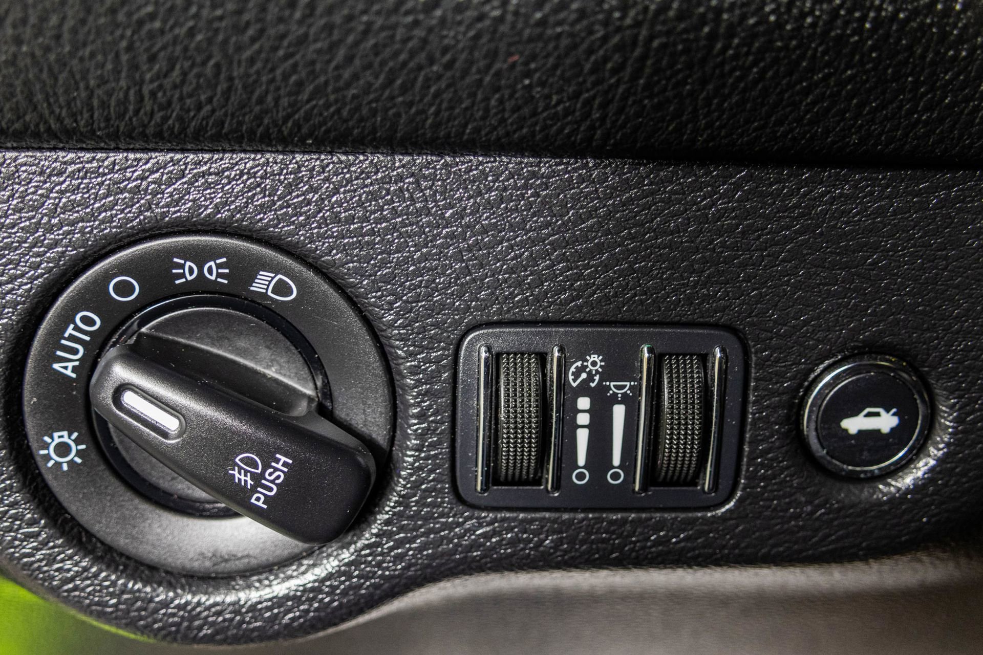 Used 2015 Dodge Challenger R/T Plus RWD image 34