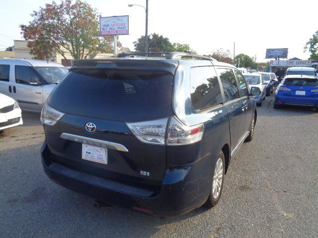 Used 2012 Toyota Sienna XLE image 11