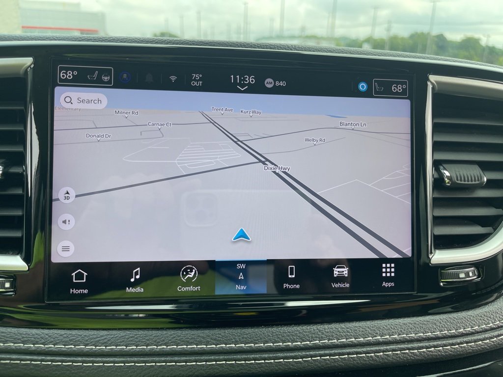 Used 2024 Chrysler Pacifica Select image 32