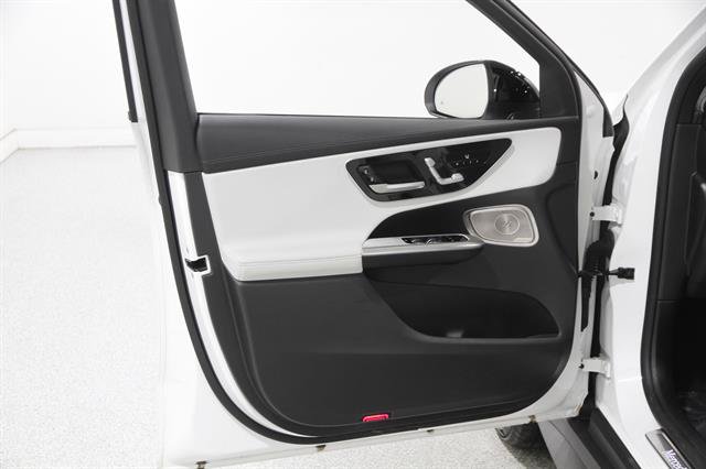 Used 2025 Mercedes-Benz GLC 300 4MATIC image 4
