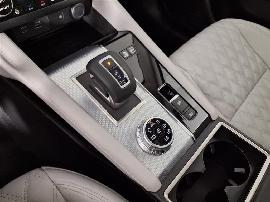 New 2025 Mitsubishi Outlander SEL image 18