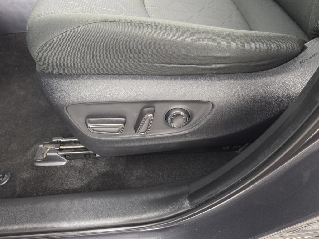 Used 2024 Toyota RAV4 XLE AWD/4WD image 24