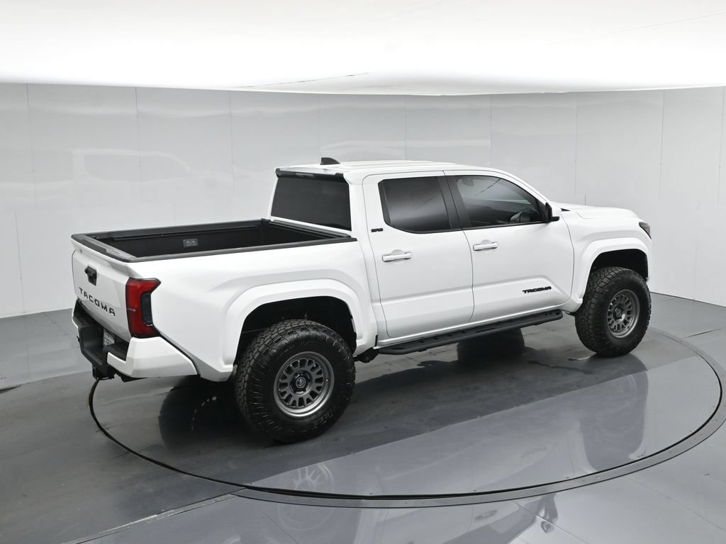 Used 2025 Toyota Tacoma SR5 AWD/4WD image 41