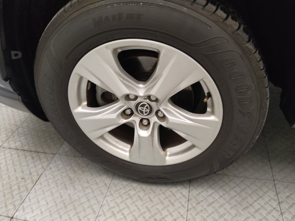 Used 2021 Toyota RAV4 XLE image 31