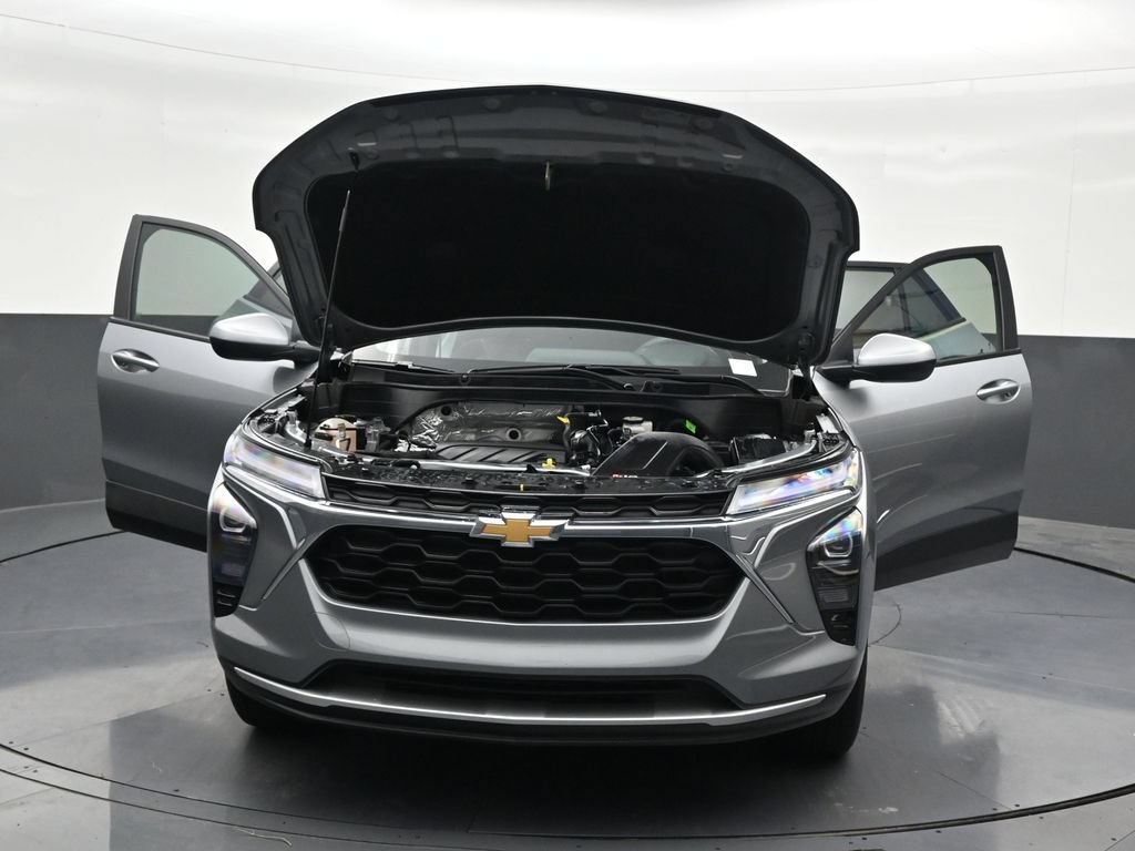 Used 2025 Chevrolet Trax LT FWD image 38