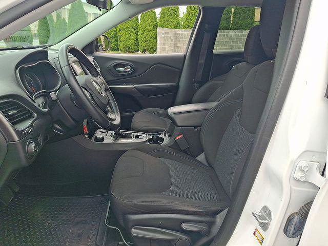 Certified 2019 Jeep Cherokee Latitude w/ Cold Weather Group AWD/4WD image 14