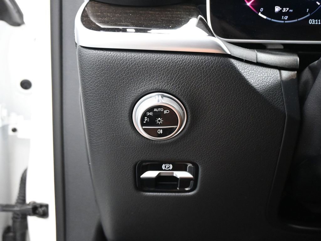 Used 2024 Mercedes-Benz GLC 300 image 12