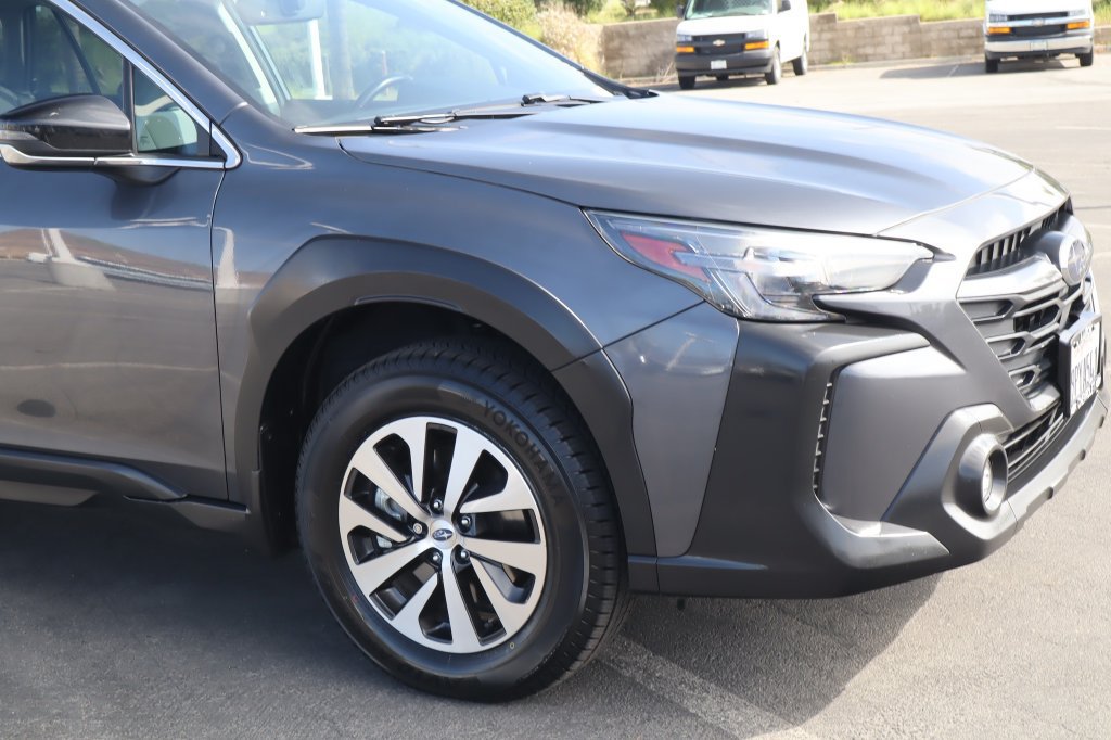 Used 2025 Subaru Outback Premium AWD/4WD image 9