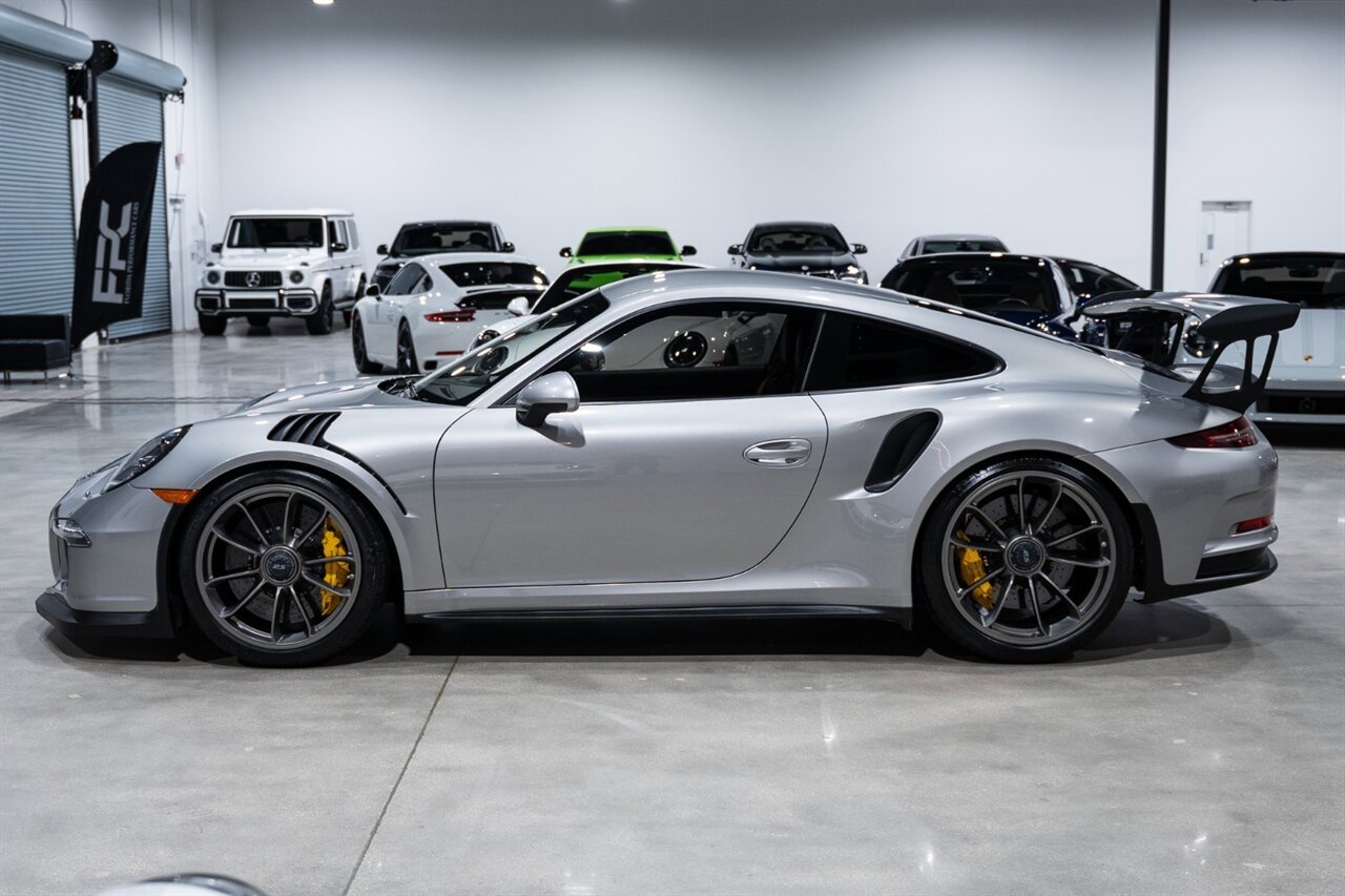 Used 2016 Porsche 911 GT3 RS RWD image 3