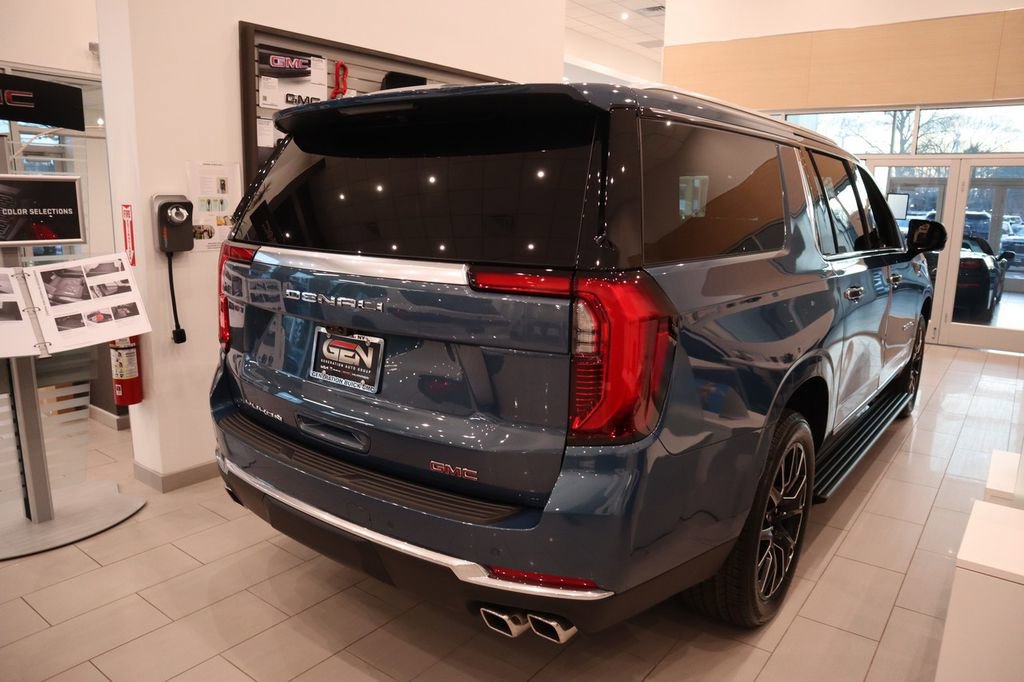 Used 2025 GMC Yukon XL Denali w/ Denali Reserve Package image 4