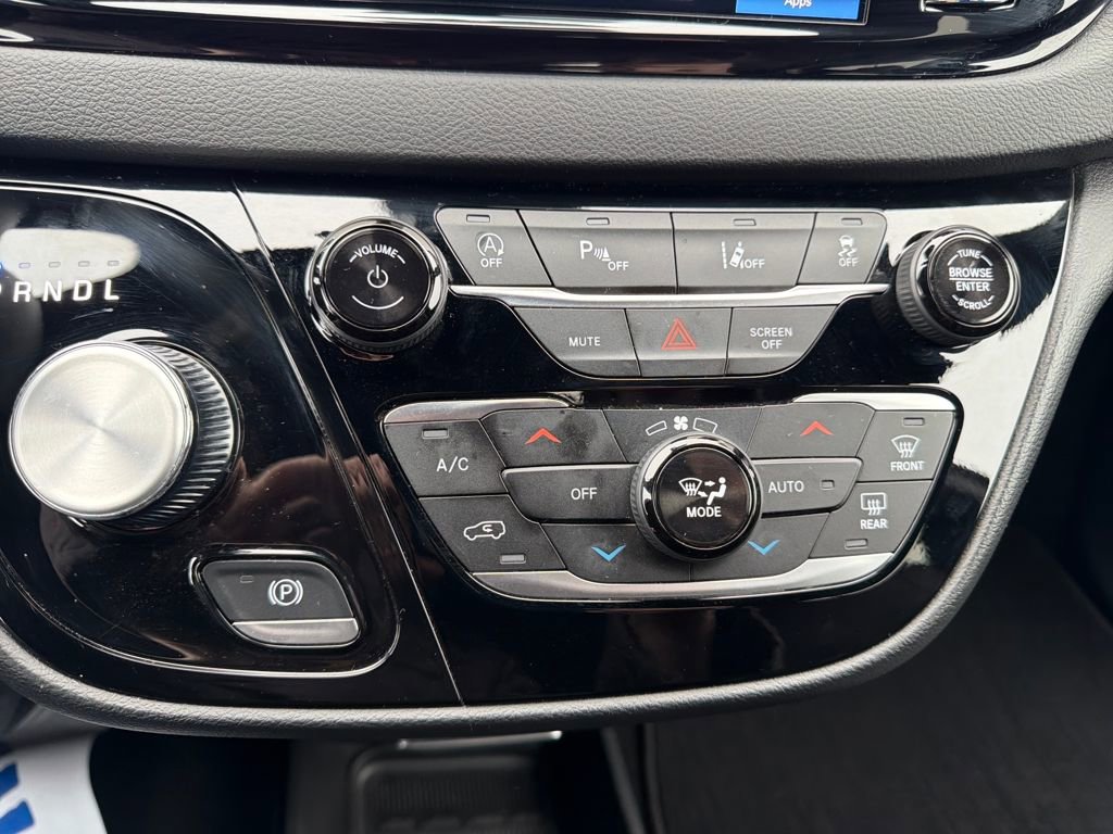 Used 2025 Chrysler Pacifica Select image 30