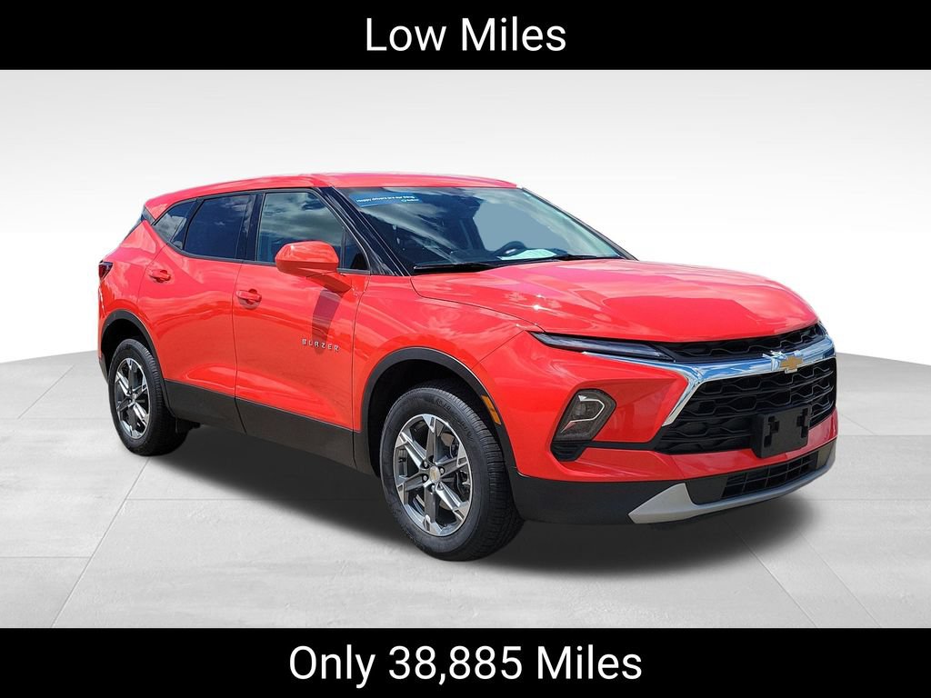 Used 2025 Chevrolet Blazer LT AWD/4WD image 2
