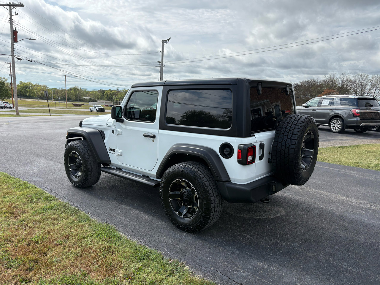 Used 2022 Jeep Wrangler Sport image 25