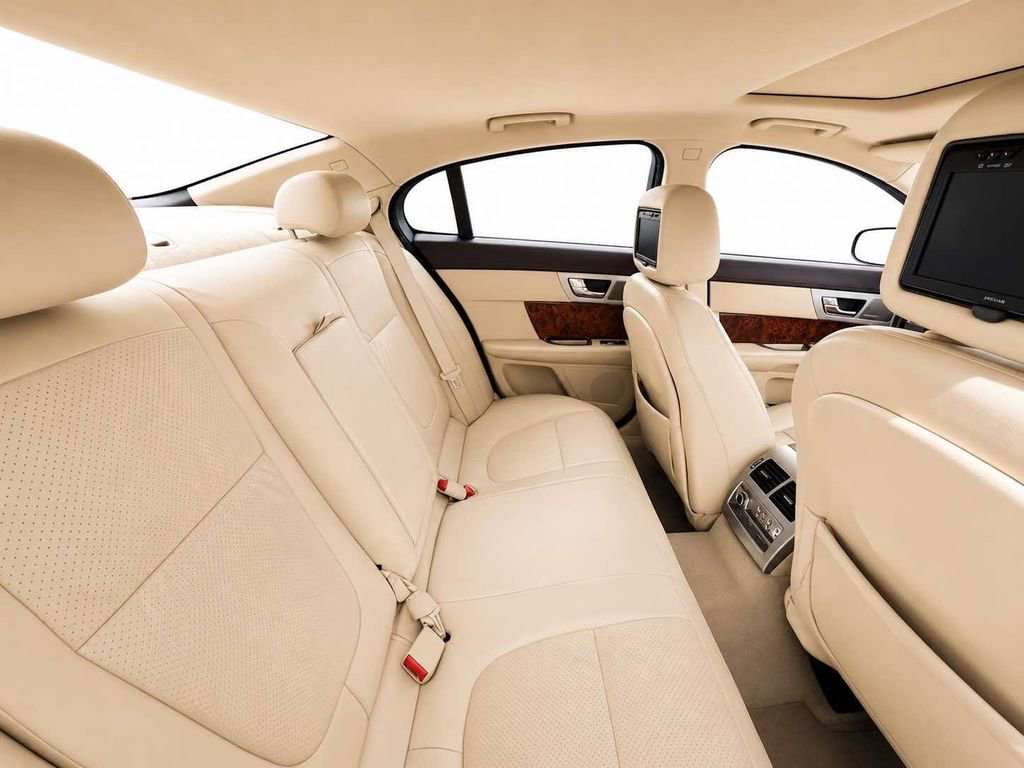 Used 2009 Jaguar XF Supercharged RWD image 9