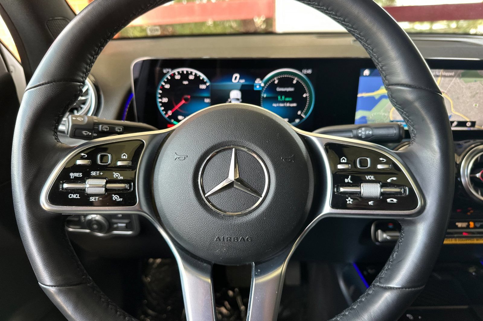 Used 2023 Mercedes-Benz EQB 300 4MATIC w/ Exclusive Package image 30