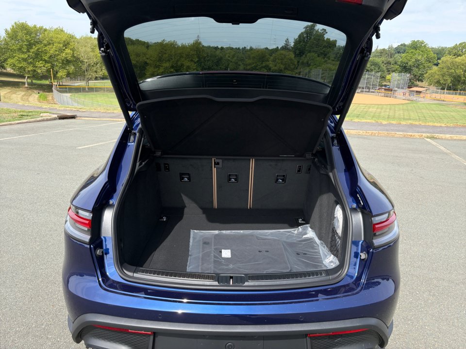 New 2026 Porsche Macan AWD/4WD image 17