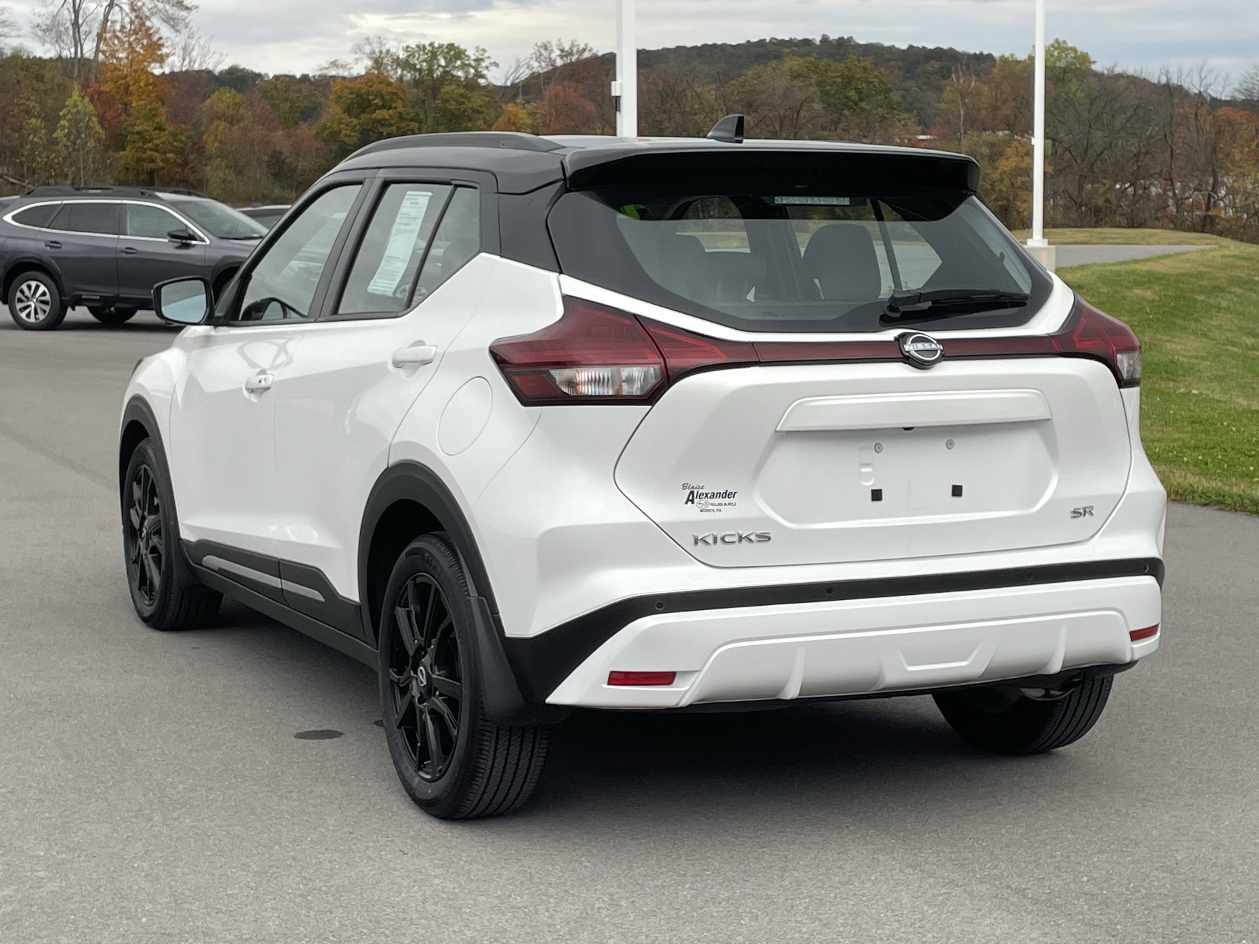 Used 2023 Nissan Kicks SR w/ SR Premium Package image 6