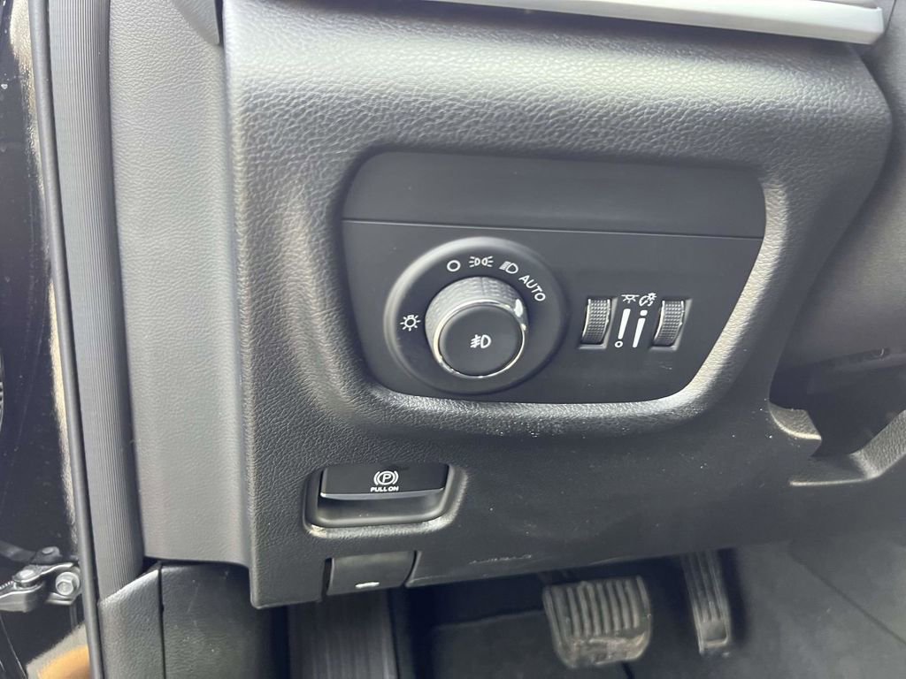 Certified 2024 Jeep Grand Cherokee Limited w/ Black Appearance Package image 21