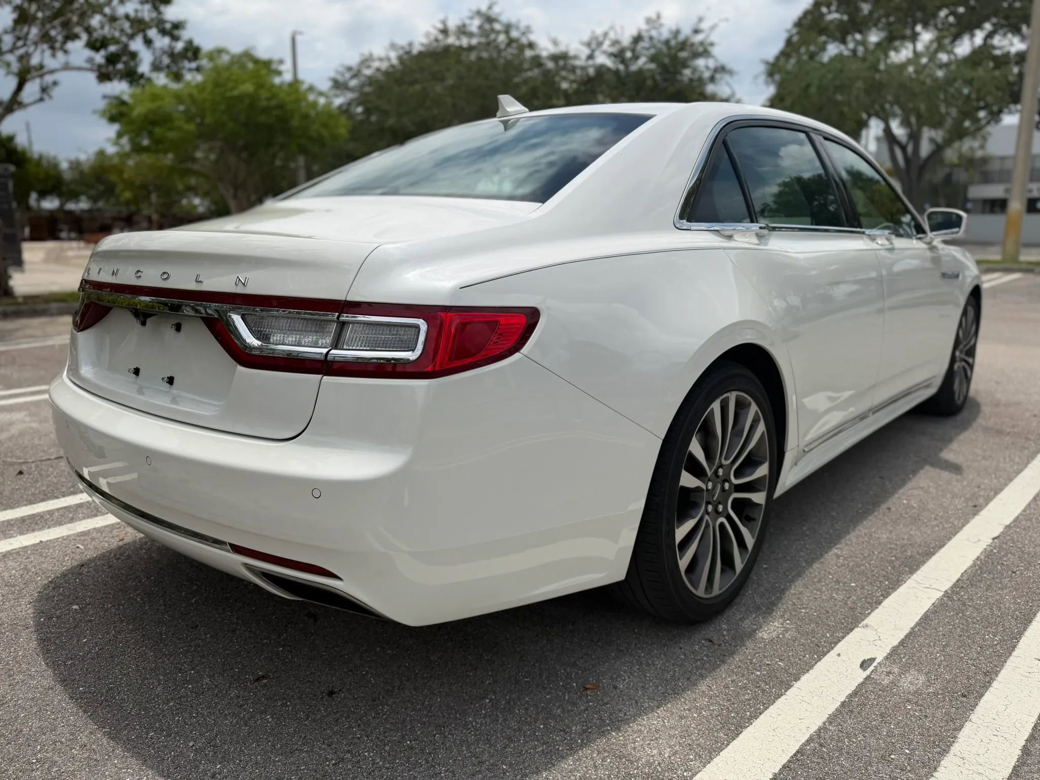 Used 2020 Lincoln Continental AWD w/ Premium Package image 12