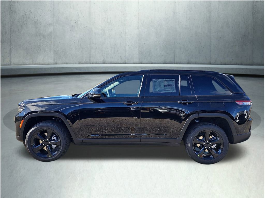 New 2025 Jeep Grand Cherokee Altitude image 2