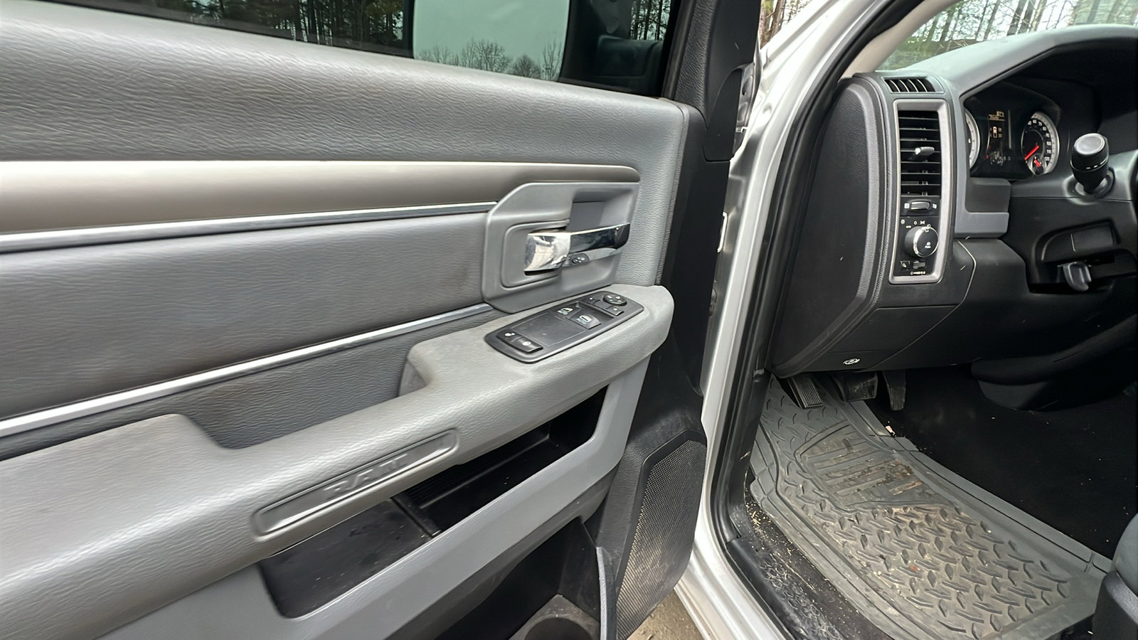 Used 2014 RAM 1500 Express image 15