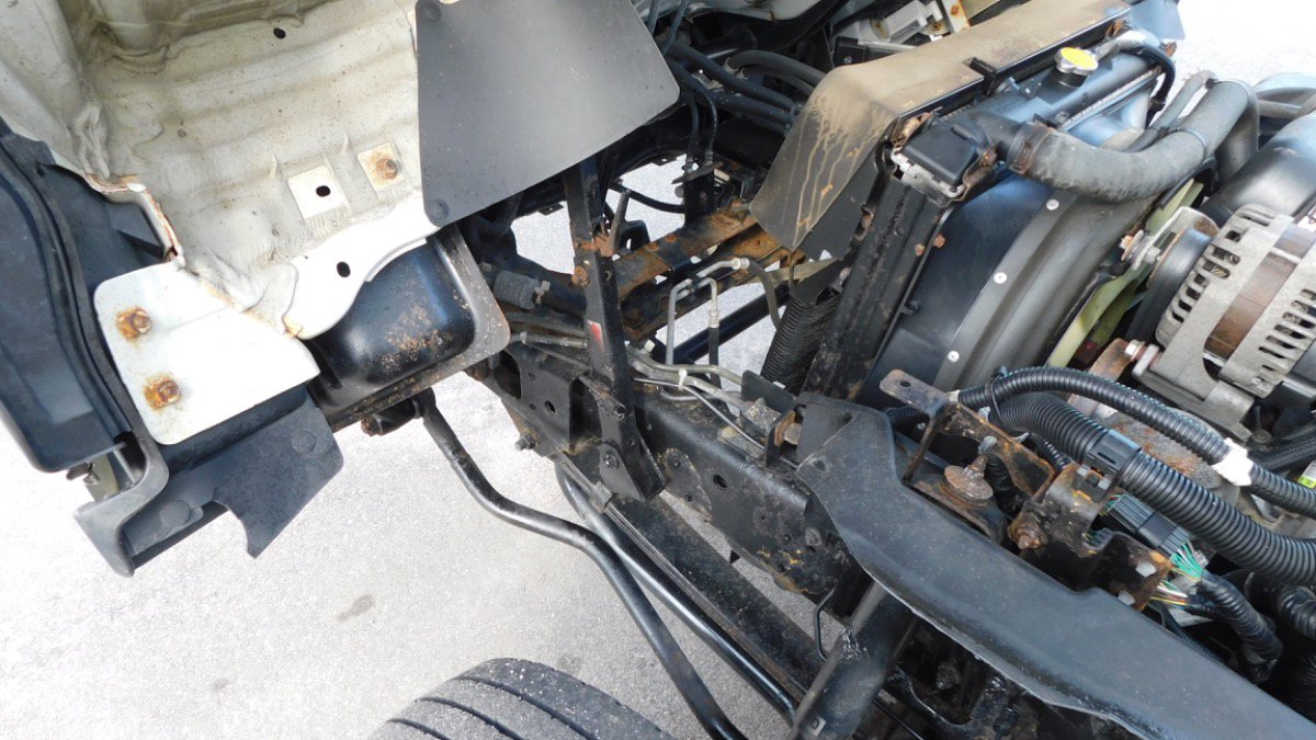 Used 2020 Isuzu NPR image 24