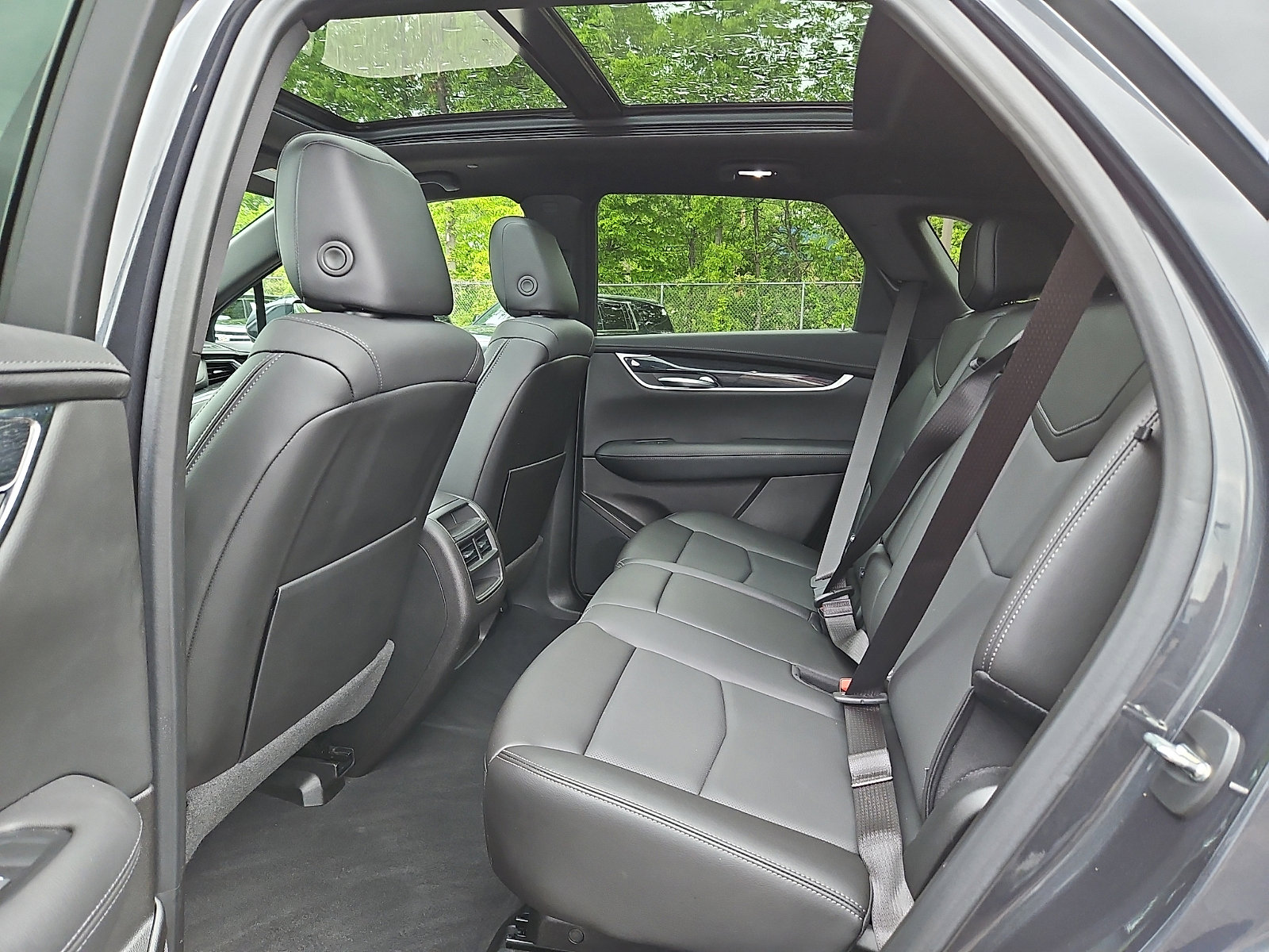 Used 2022 Cadillac XT5 Premium Luxury w/ Technology Package AWD/4WD image 10