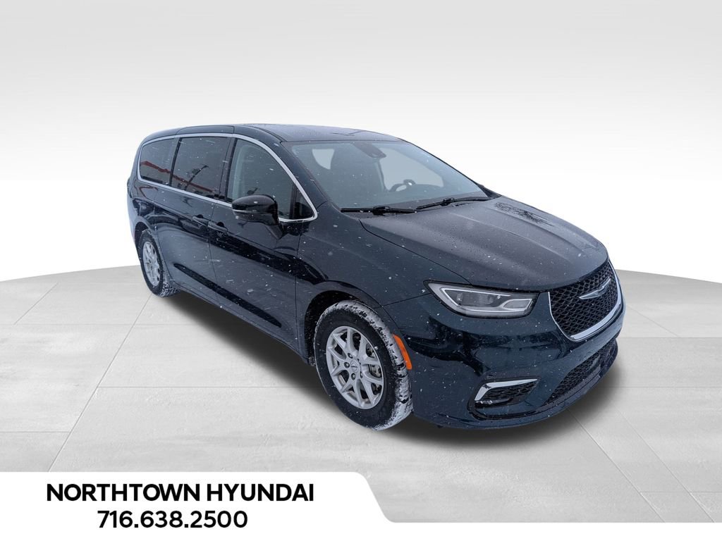 Used 2024 Chrysler Pacifica Touring-L image 11