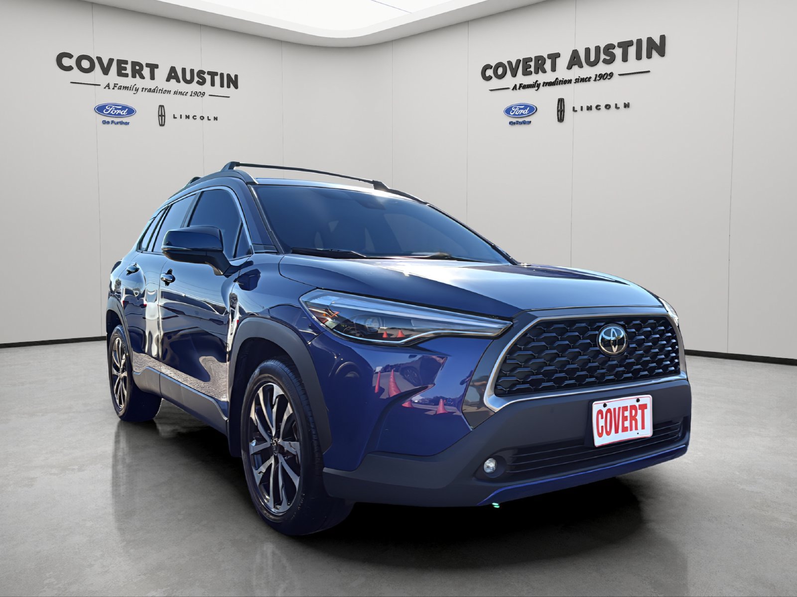 Used 2022 Toyota Corolla Cross XLE w/ Convenience Package FWD image 6