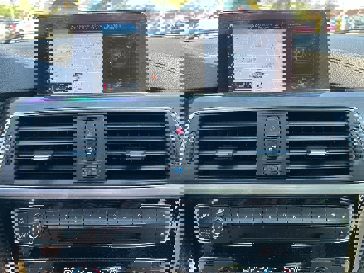 Used 2018 BMW 330i Sedan w/ Premium Package image 16