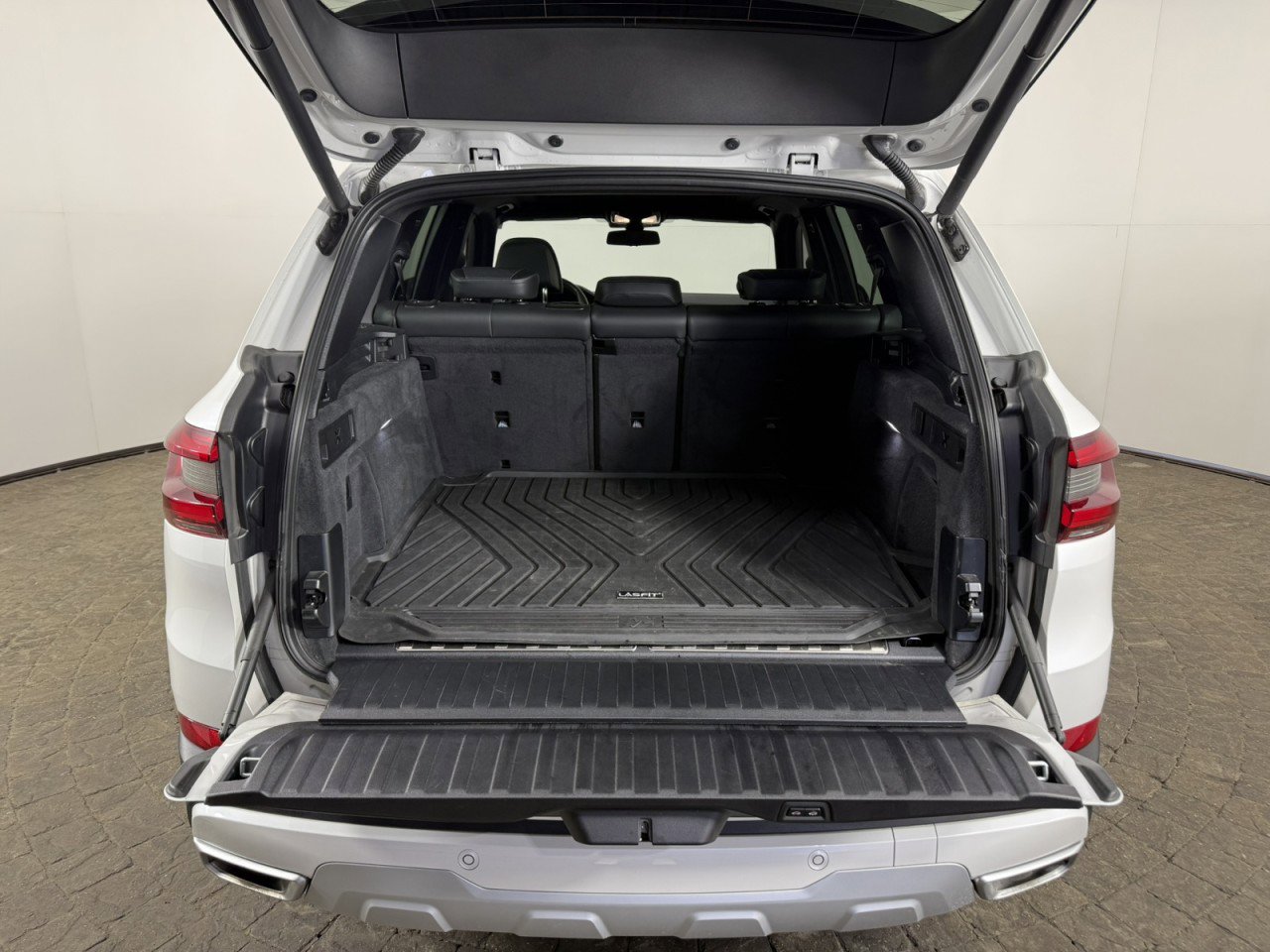 Used 2023 BMW X5 xDrive45e w/ Executive Package image 7