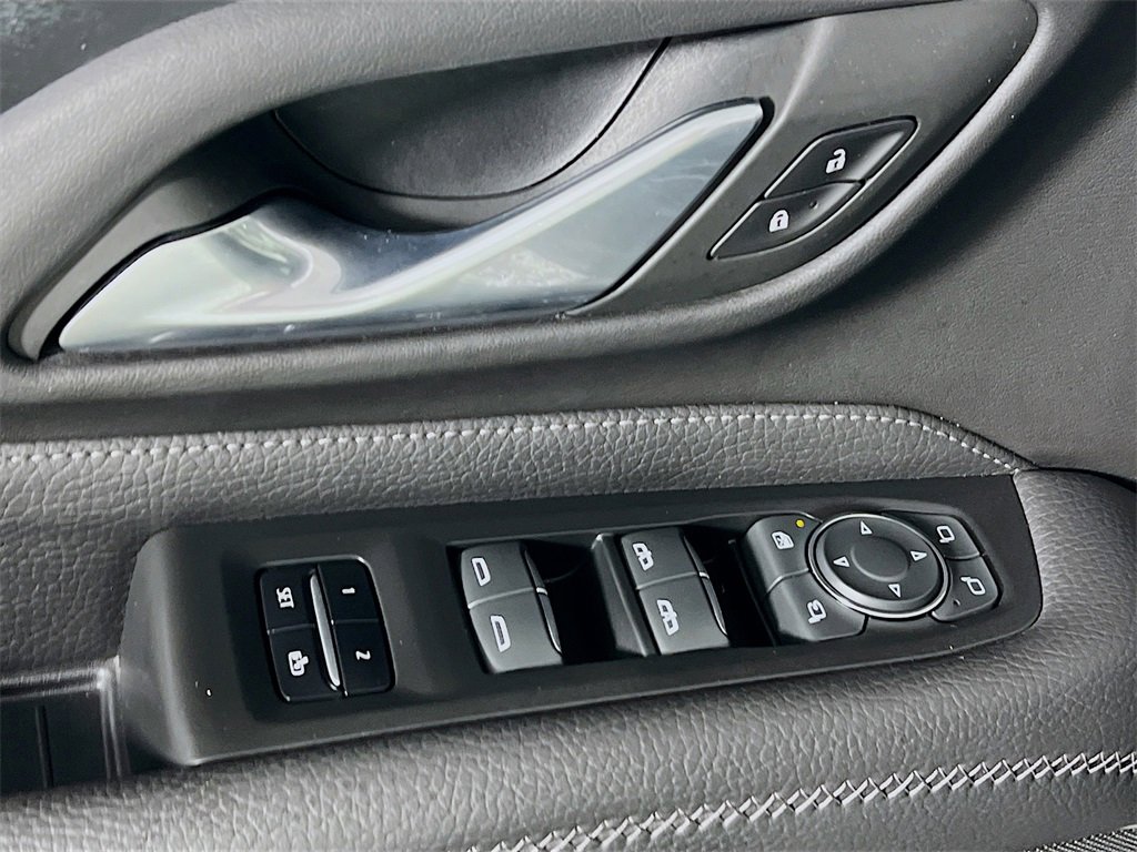 Used 2022 GMC Yukon Denali w/ Advanced Technology Package image 17