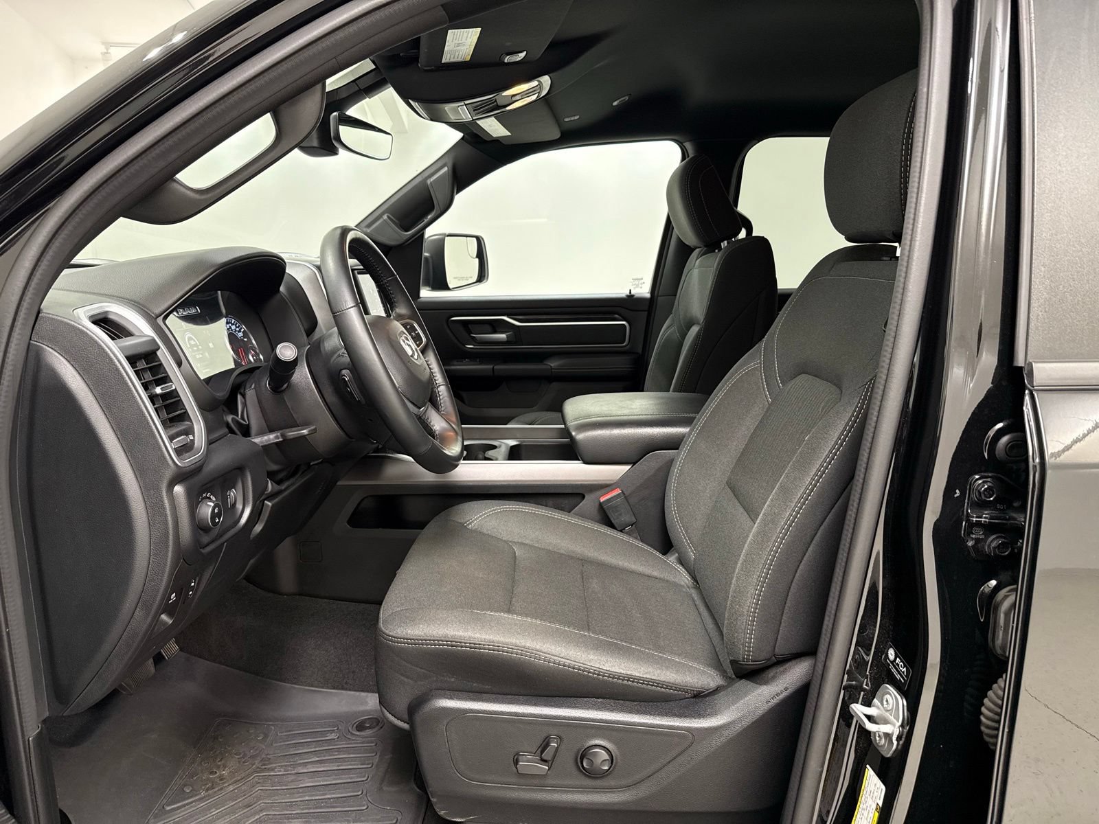 Used 2022 RAM 1500 Big Horn AWD/4WD image 18