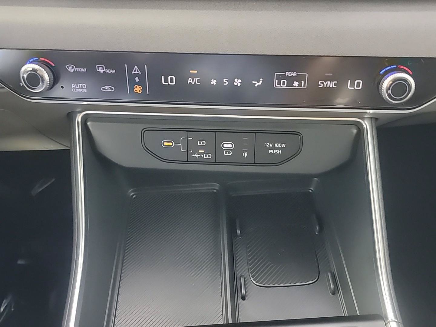 Certified 2026 Kia Carnival EX FWD image 34