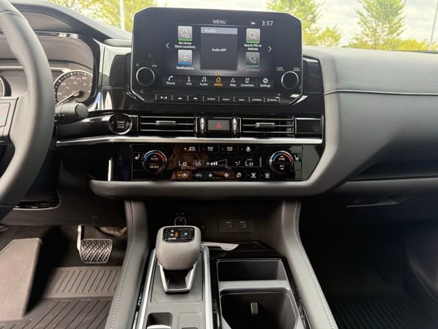 New 2025 Nissan Pathfinder SL w/ Black Appearance Package image 21