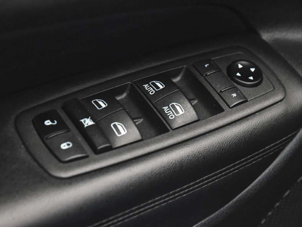 Used 2021 Jeep Grand Cherokee Laredo X AWD/4WD image 9