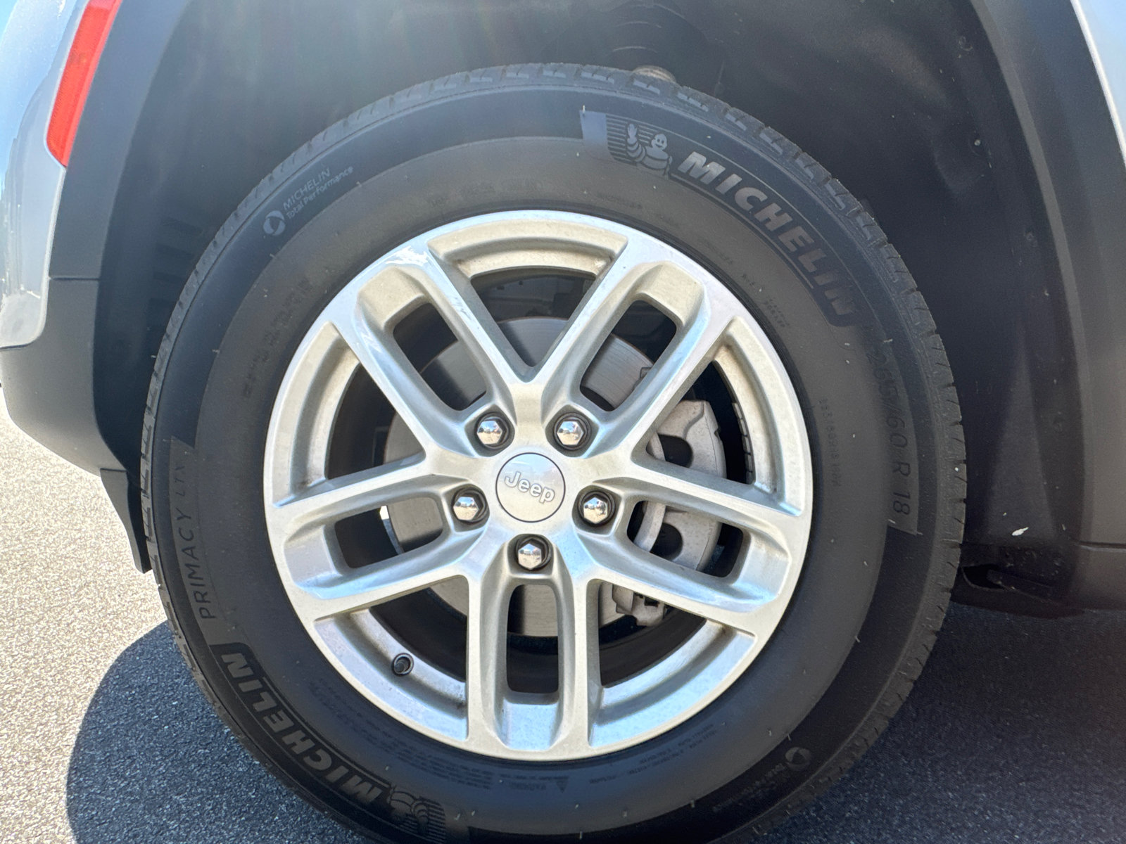 Used 2025 Jeep Grand Cherokee Laredo X RWD image 14