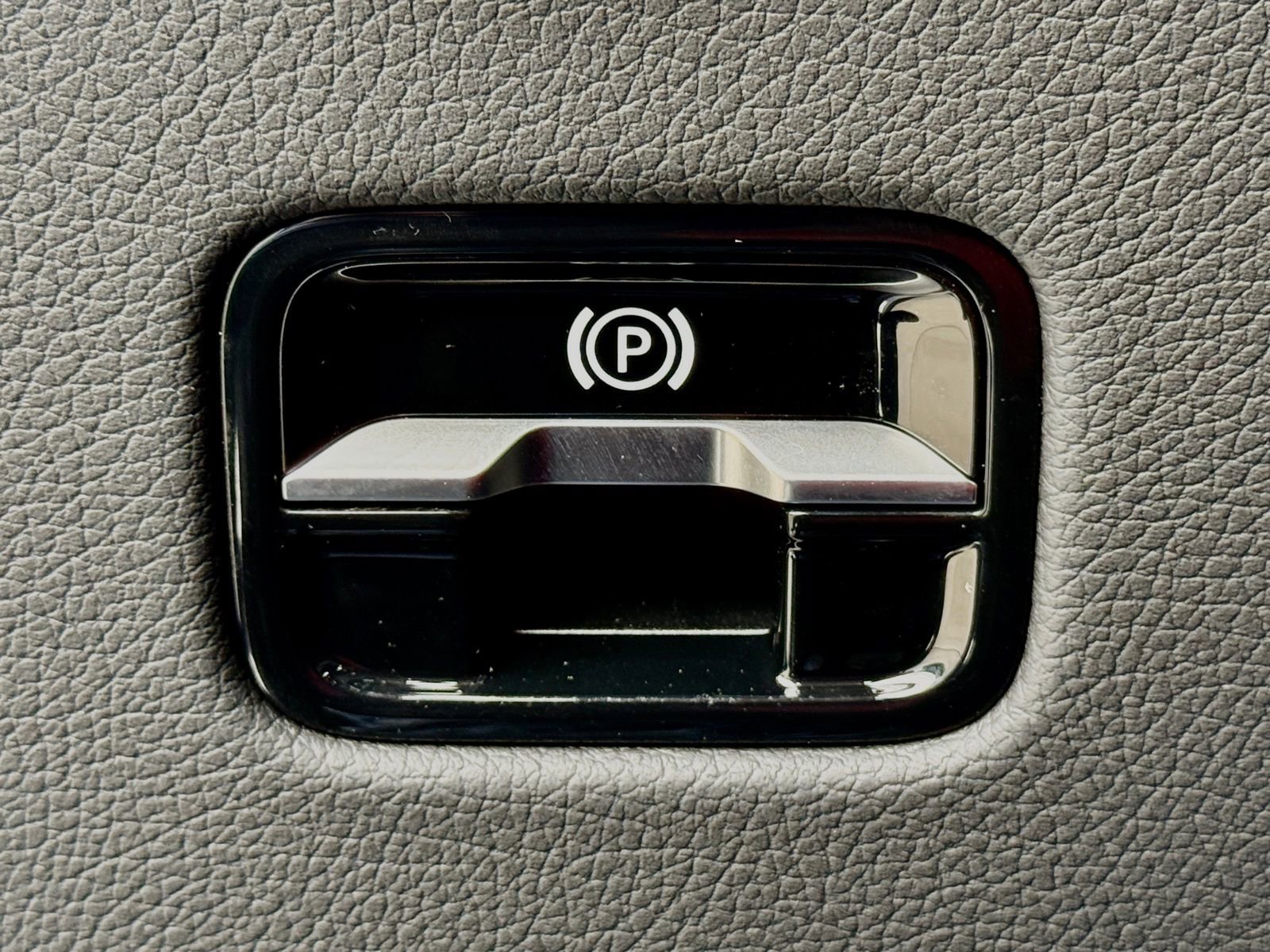 Used 2025 Mercedes-Benz GLC 43 AMG 4MATIC image 31