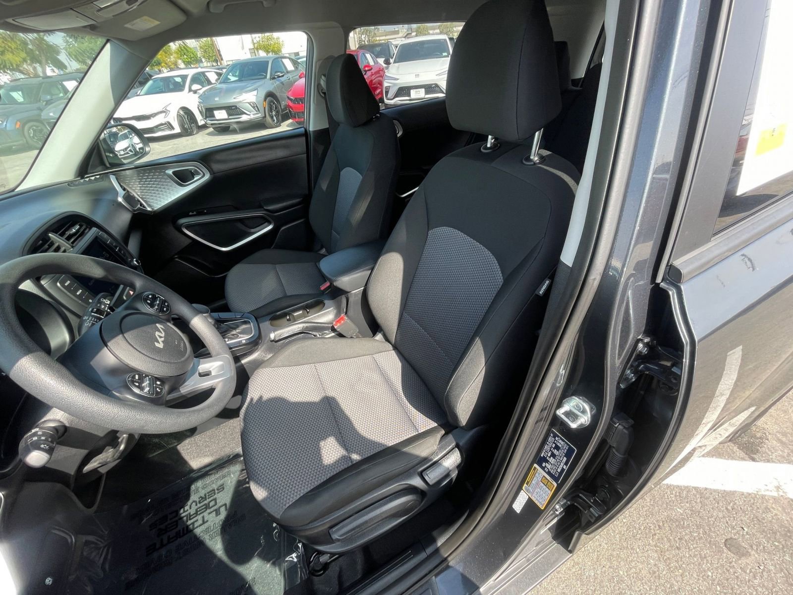 Used 2025 Kia Soul LX w/ LX Technology Package FWD image 36