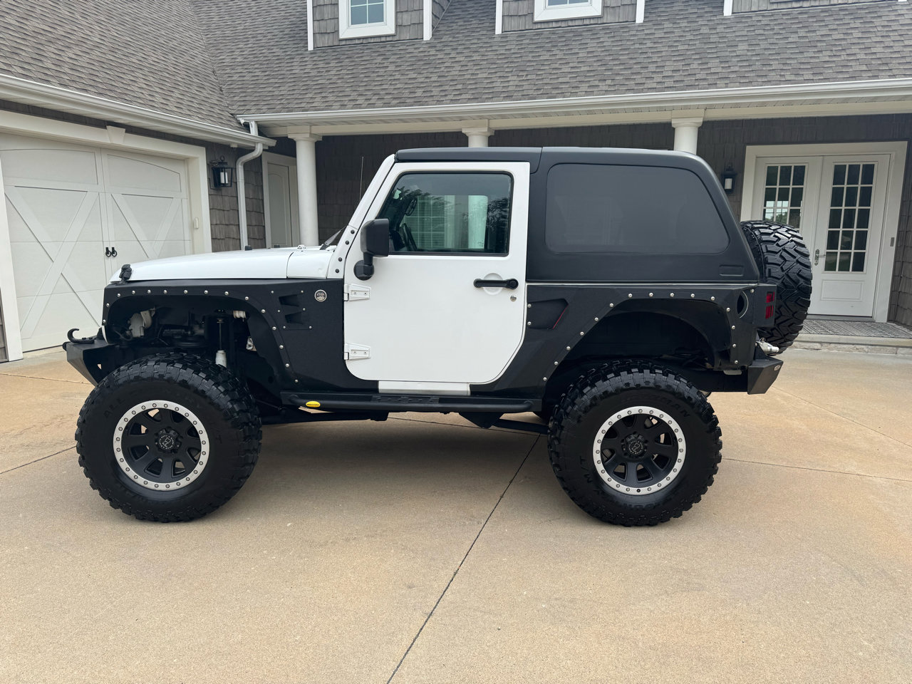 Used 2017 Jeep Wrangler Rubicon w/ Power Convenience Group image 3