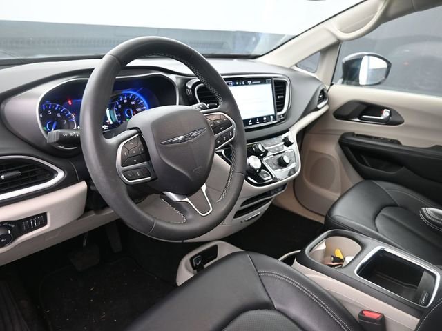 Used 2024 Chrysler Pacifica Touring-L image 21