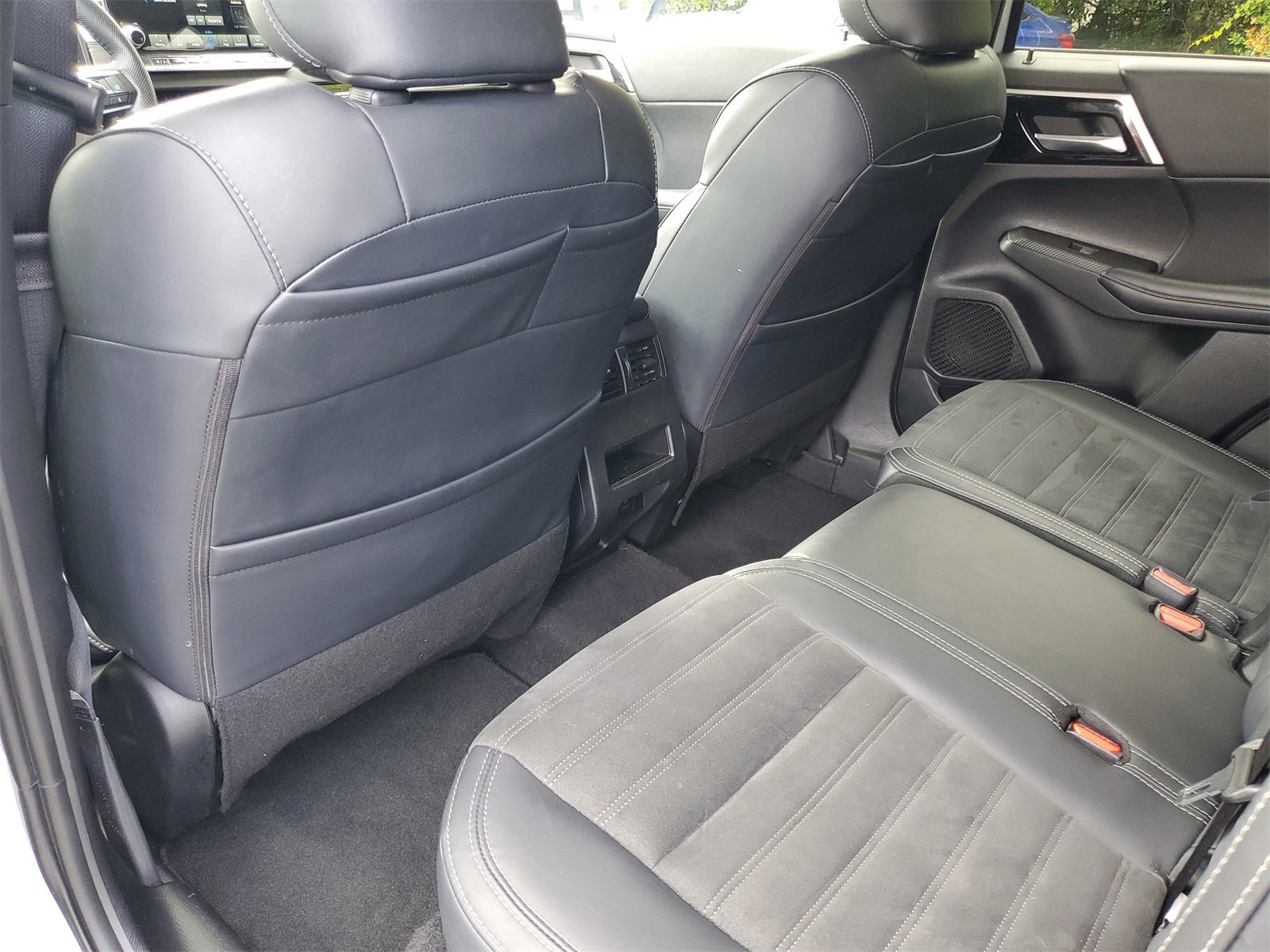 Used 2024 Mitsubishi Outlander SE image 22