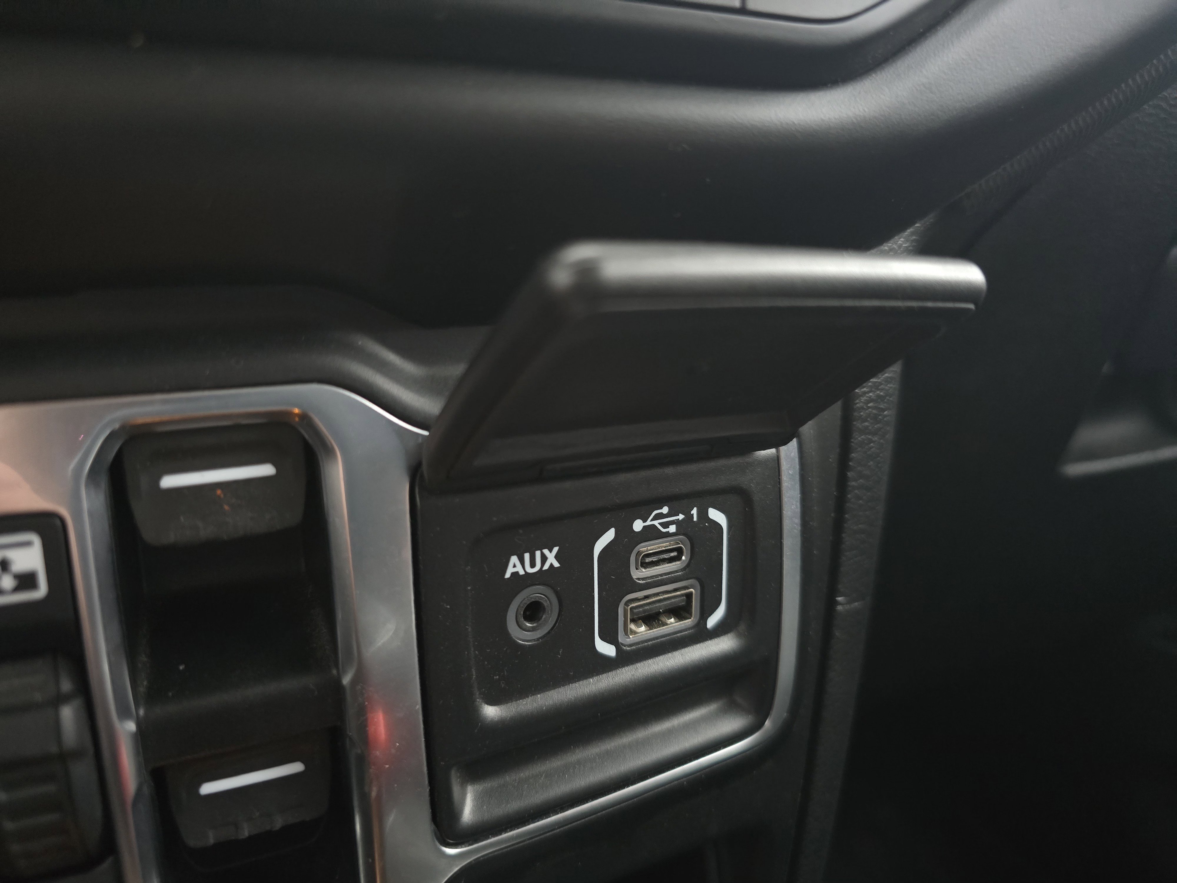 Used 2021 Jeep Gladiator Sport image 29