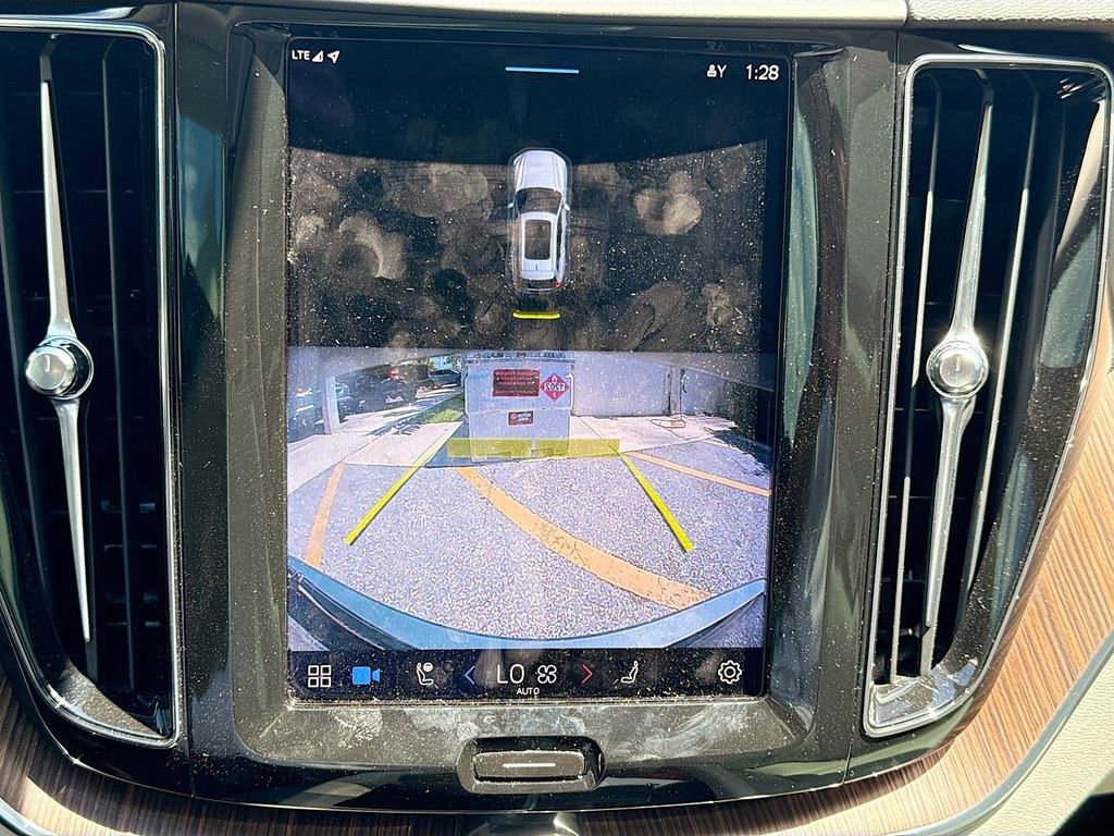 Used 2022 Volvo XC60 B5 Momentum w/ Climate Package image 14