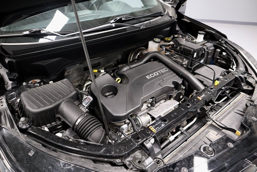 Used 2022 Chevrolet Equinox RS w/ Infotainment Package image 18