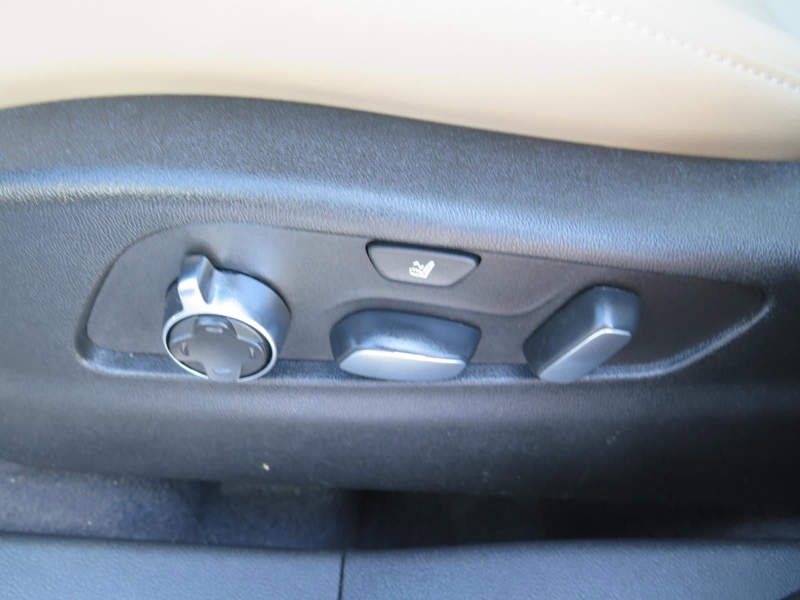 Certified 2024 Cadillac XT4 Premium Luxury image 6